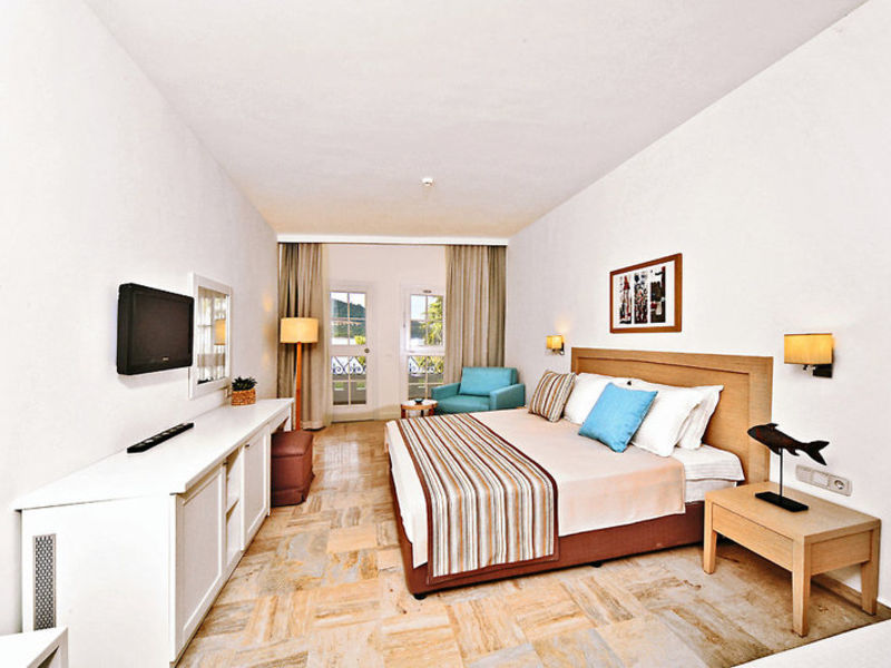 Izer Beach Club & Hotel