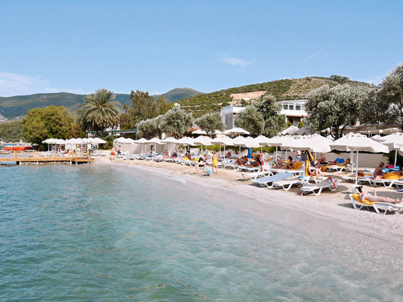 Izer Beach Club & Hotel