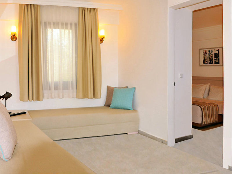 Izer Beach Club & Hotel