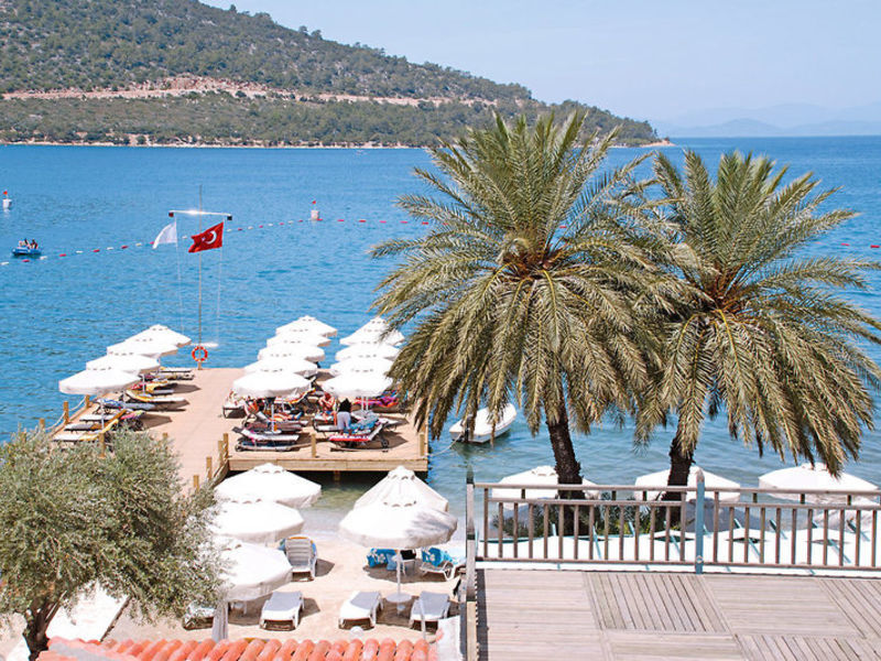 Izer Beach Club & Hotel