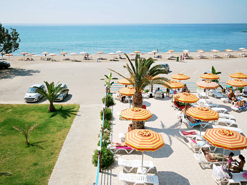 Kamari Beach