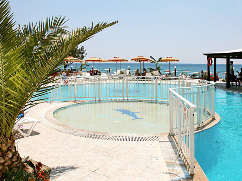 Kamari Beach