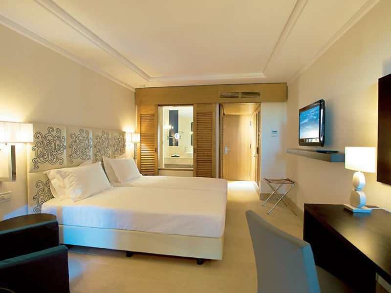 Kernos Beach Hotel & Bungalows