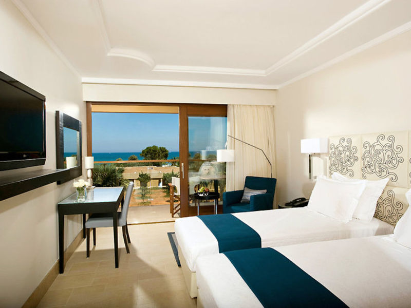 Kernos Beach Hotel & Bungalows