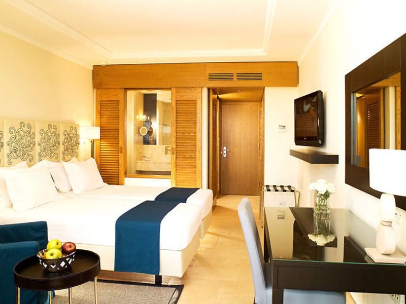 Kernos Beach Hotel & Bungalows