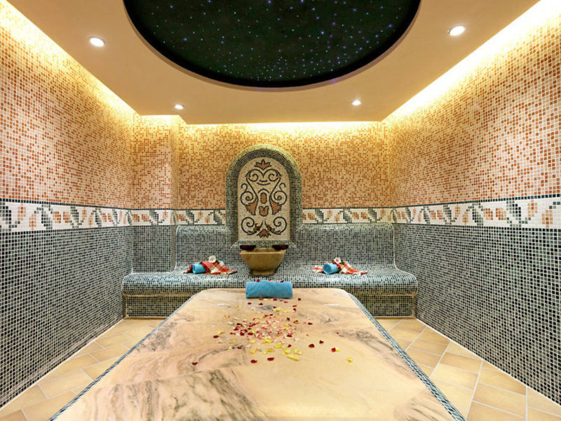 Kristal, Hotel