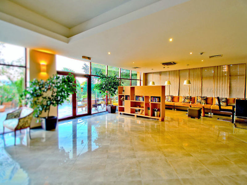 Kristal, Hotel