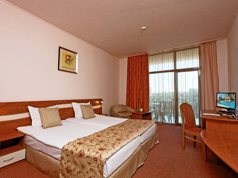 Kristal, Hotel
