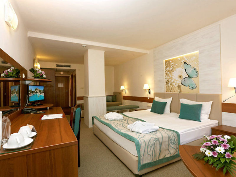 Kristal, Hotel