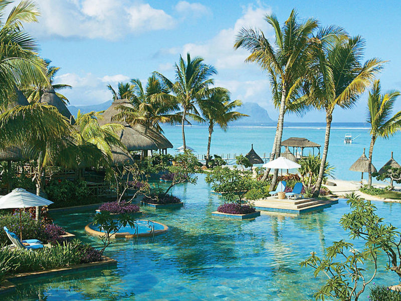 La Pirogue Resort & Spa