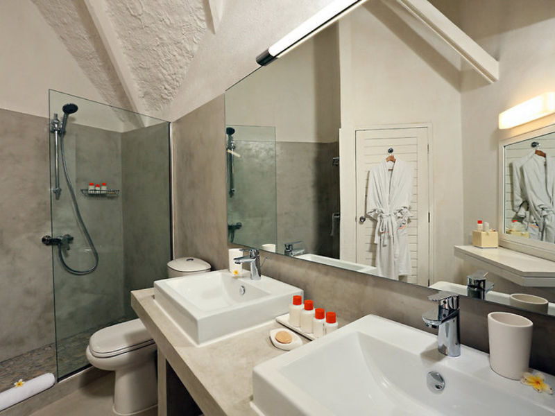 La Pirogue Resort & Spa