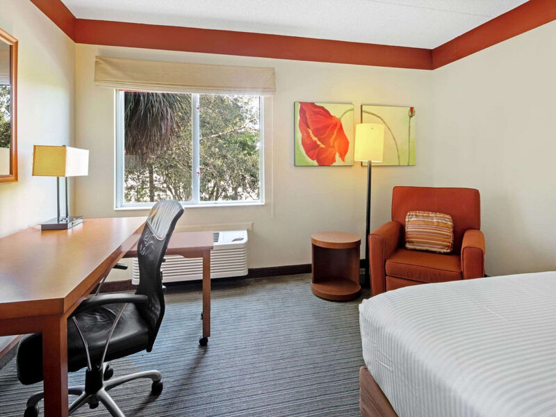 La Quinta Inn &Amp; Suites Miami Cutler Ridge