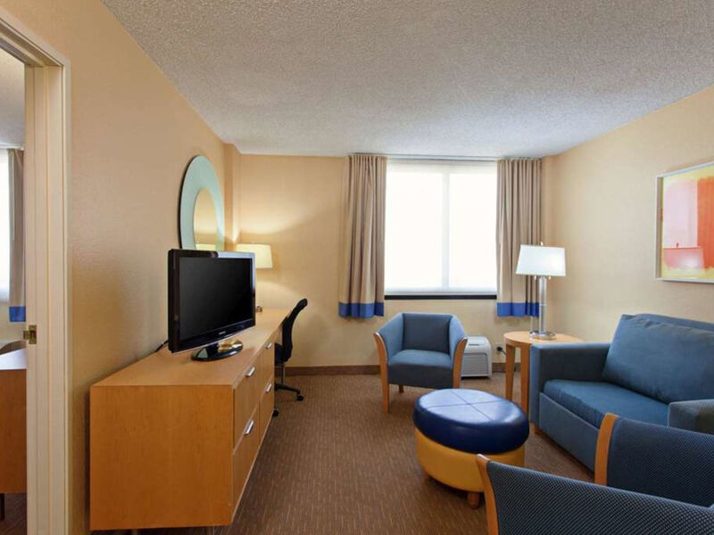 La Quinta Inn And Suites At Lax