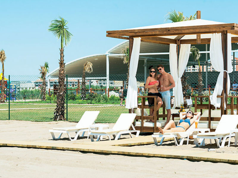 Lara Family Club
