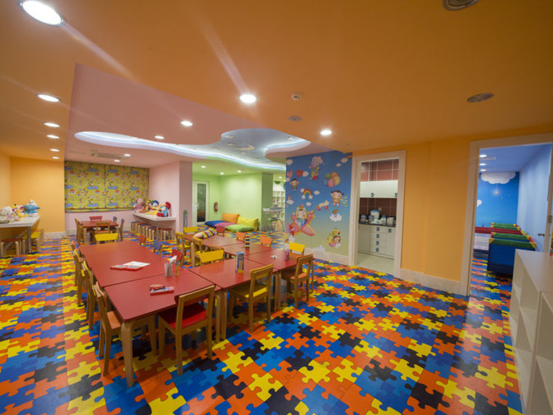 Lara Family Club