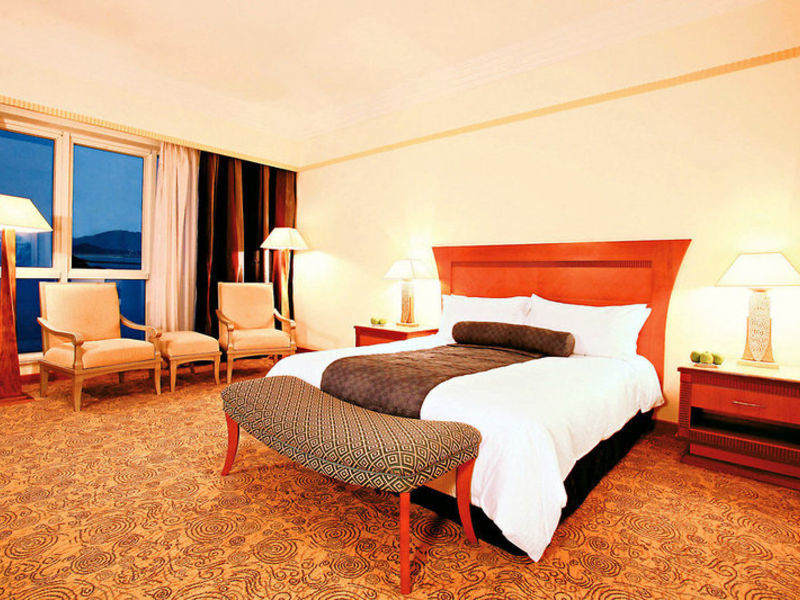 Le Meridien Al Aqah Beach Res.