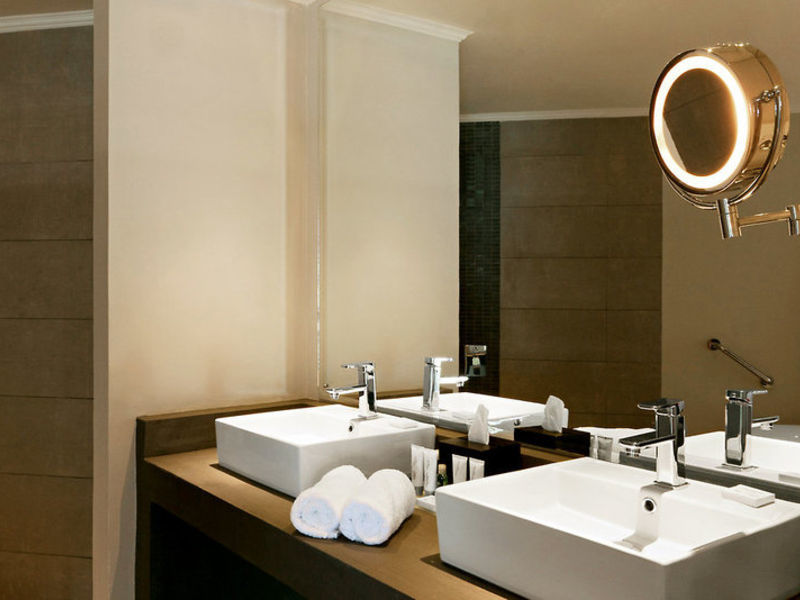 Le Meridien Fisherman's Cove