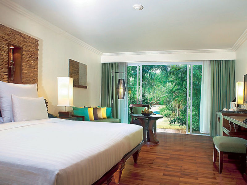 Le Meridien Khao Lak Beach