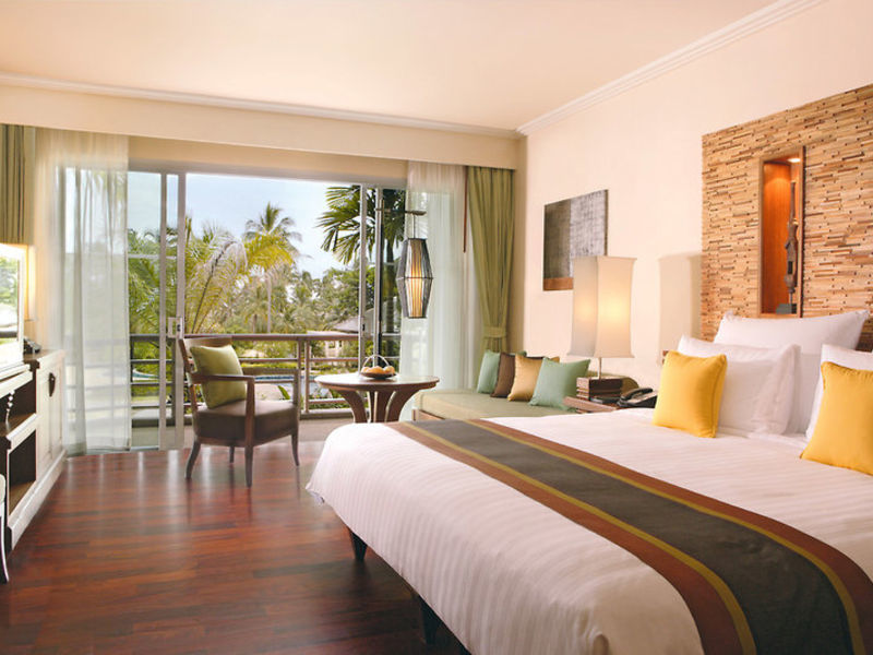 Le Meridien Khao Lak Beach