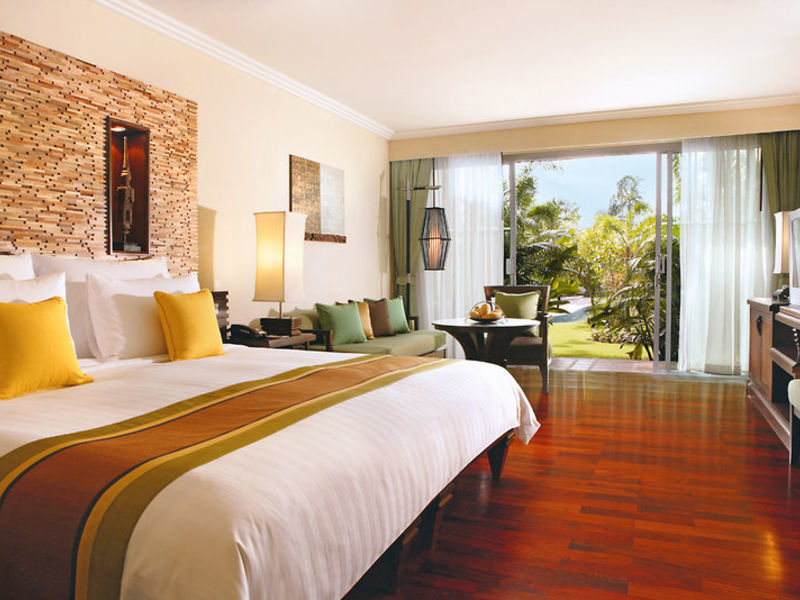 Le Meridien Khao Lak Beach