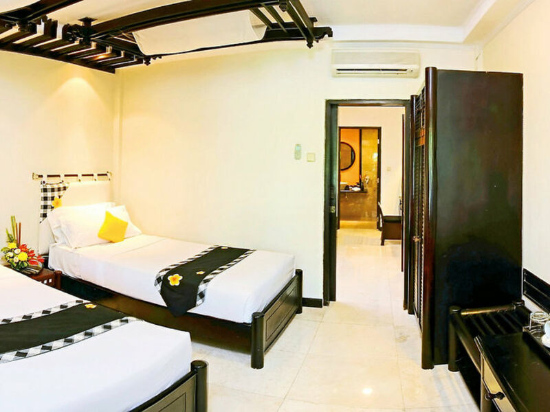 Legian Beach Hotel