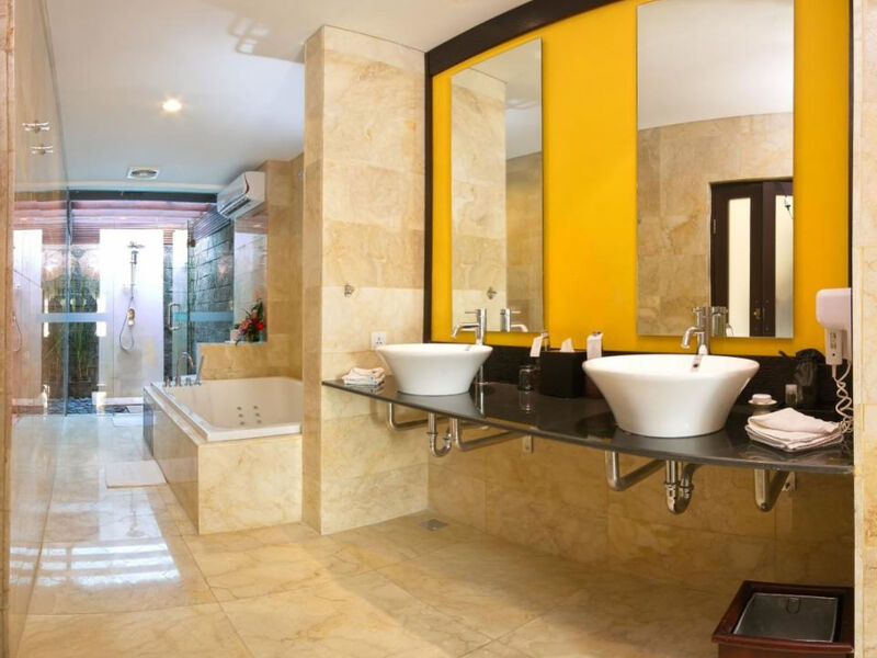 Legian Beach Hotel