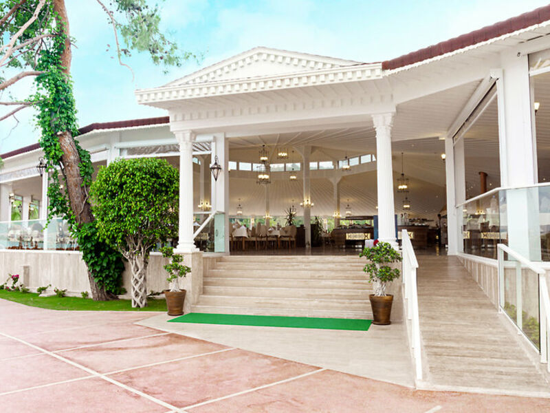 Letoonia, Club & Hotel