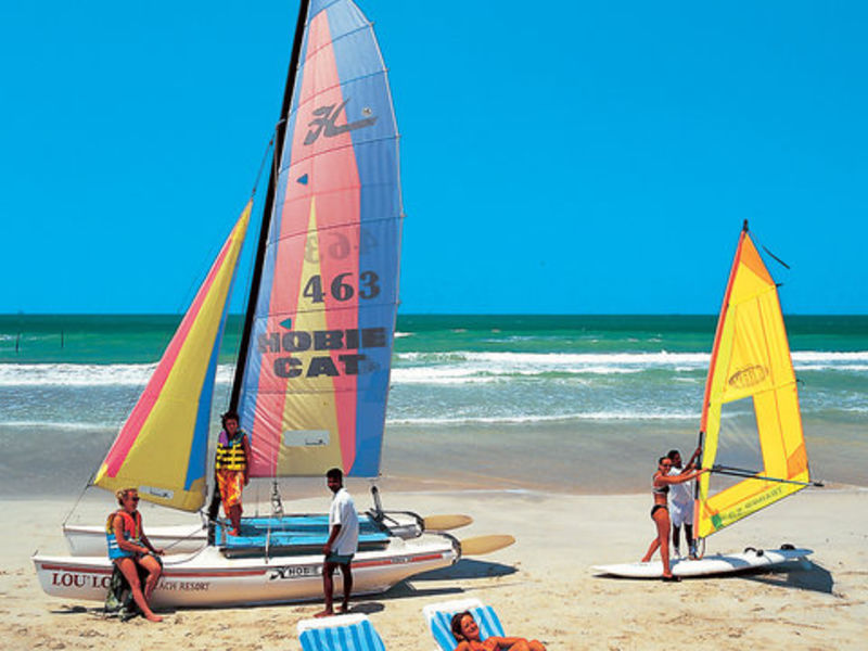 Lou' Lou' A Beach Resort Shar.