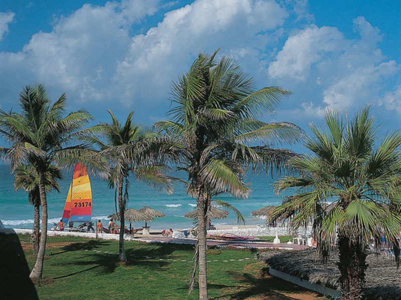 Lou' Lou' A Beach Resort Shar.