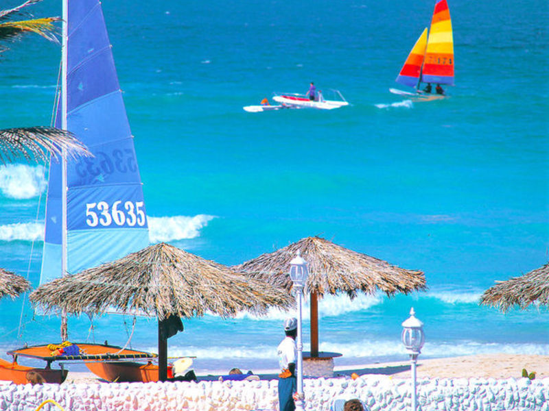 Lou' Lou' A Beach Resort Shar.