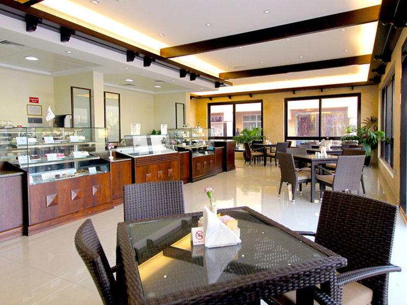 Lou' Lou' A Beach Resort Shar.