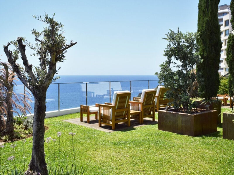 Madeira Regency Cliff