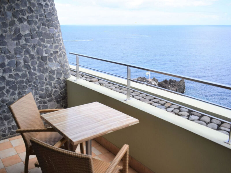 Madeira Regency Cliff