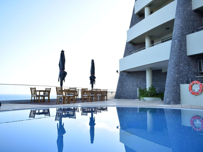 Madeira Regency Cliff