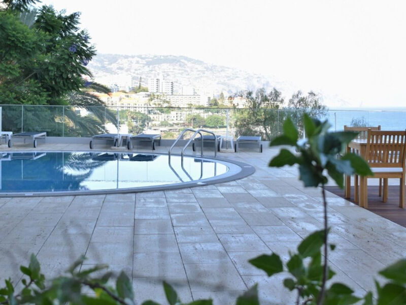 Madeira Regency Cliff