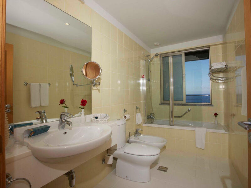 Madeira Regency Cliff