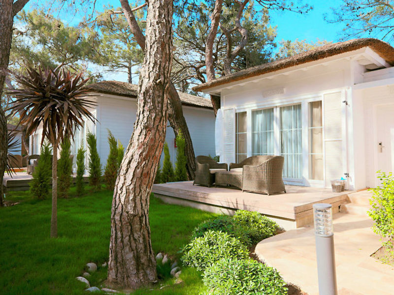 Main Building & Villas