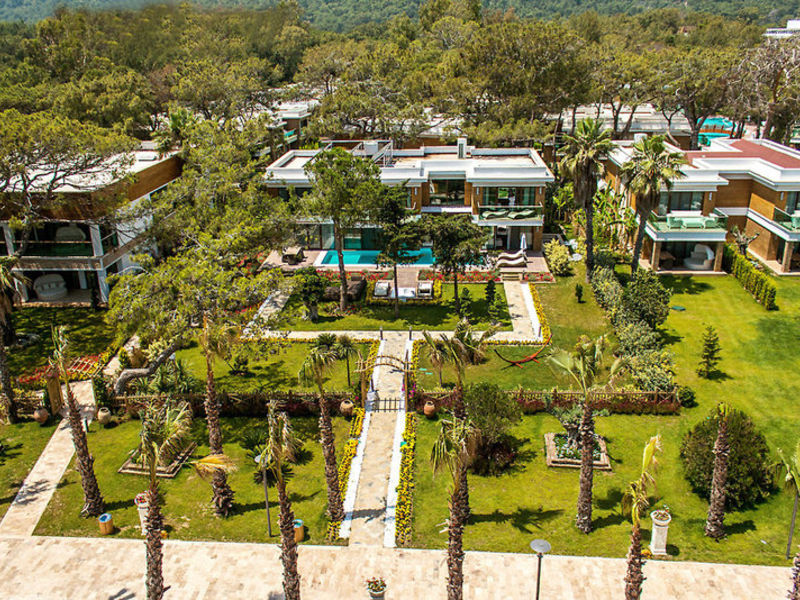 Main Building & Villas