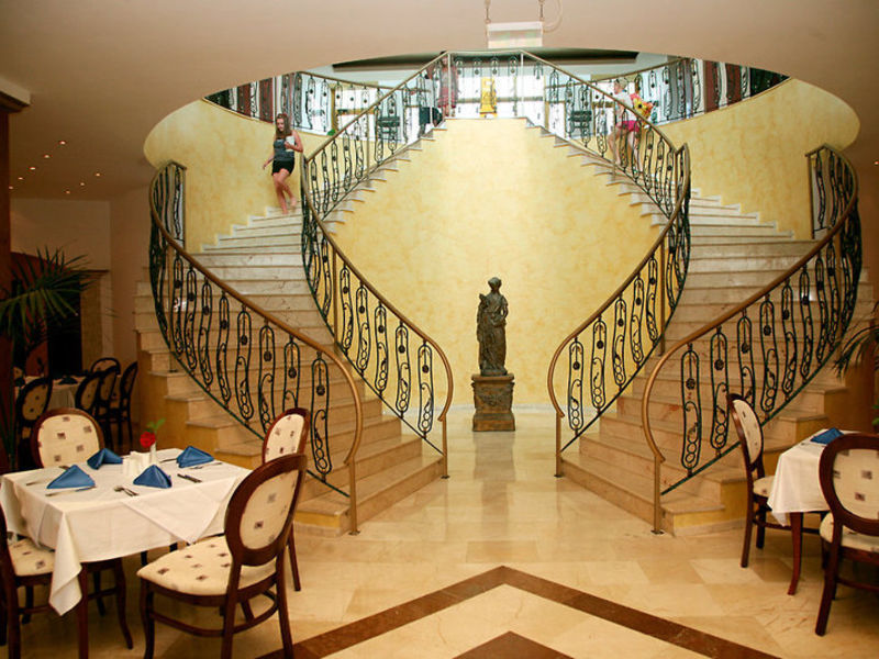 Marina Royal Palace