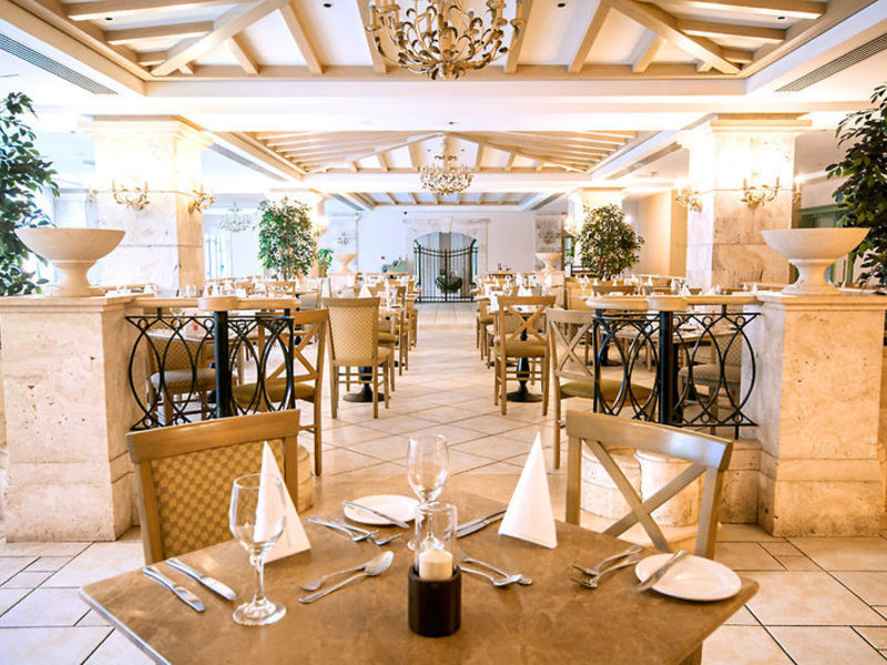 Maritim Antonine Hotel & Spa