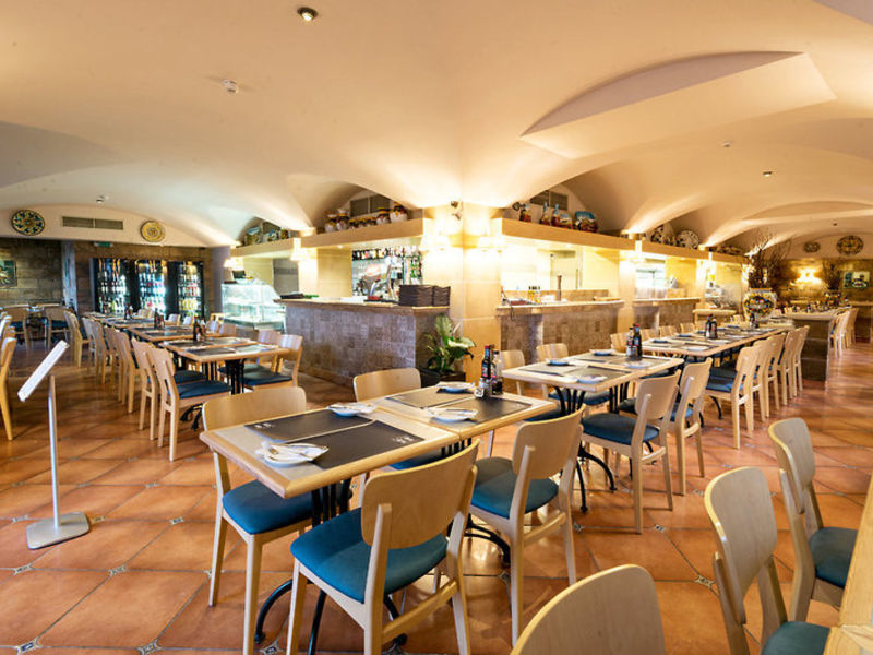 Maritim Antonine Hotel & Spa