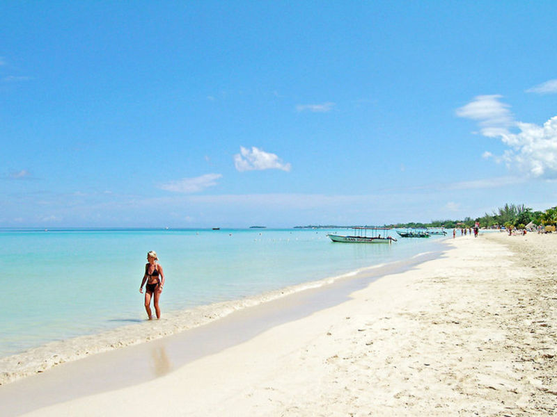 Merril's II Beach Resort