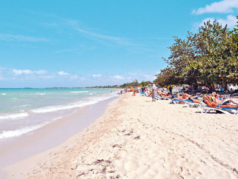 Merril's II Beach Resort