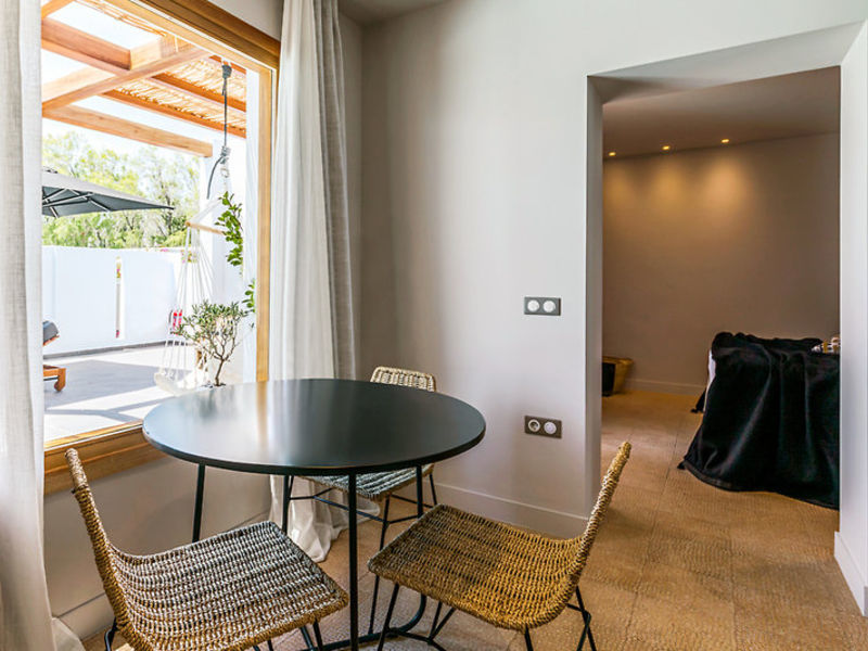 Minos Beach art hotel