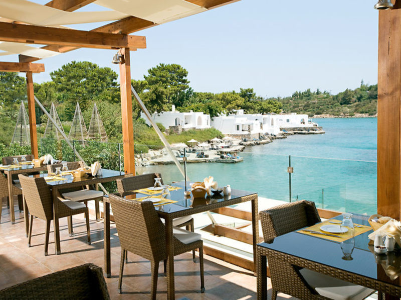 Minos Beach art hotel