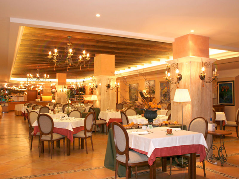 Mon Port Hotel