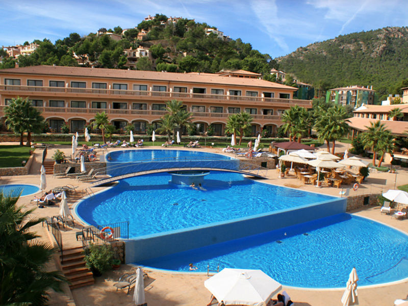 Mon Port Hotel