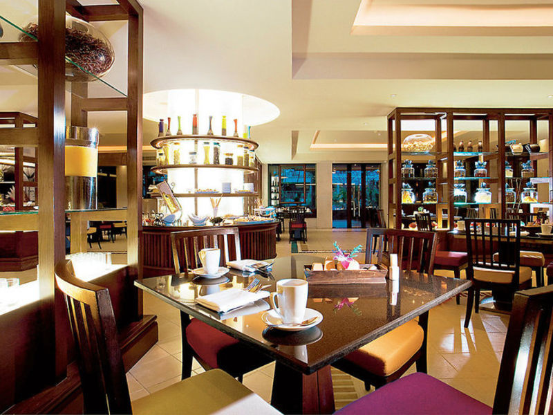 Mövenpick Resort & Spa Kar. Beach