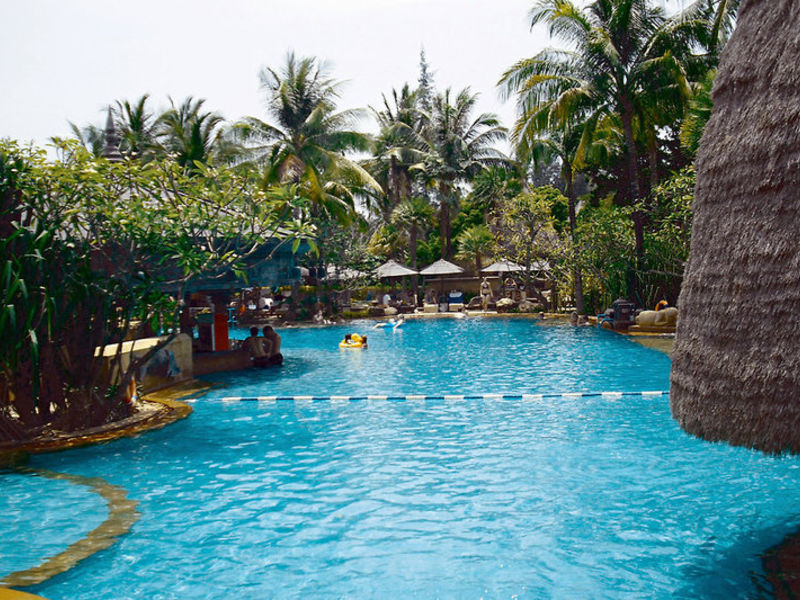 Mövenpick Resort & Spa Kar. Beach