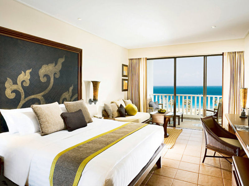 Mövenpick Resort & Spa Kar. Beach